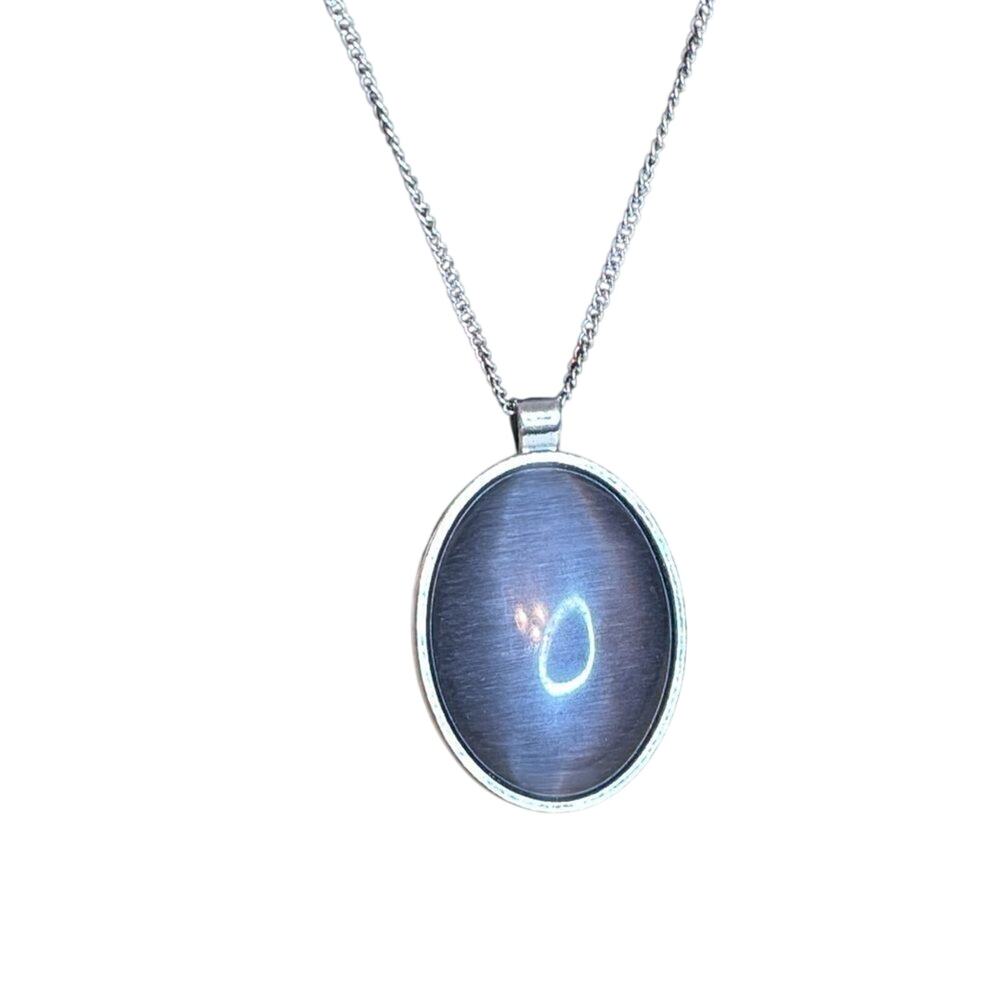 Silver tone chain necklace with smoky gray oval stone pendant 20-23”